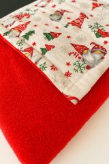 Yılbaşı Cüceleri Desenli Pazen ve Peluş Çift Taraflı TV Battaniyesi - Yumuşak ve Sıcak Tasarım