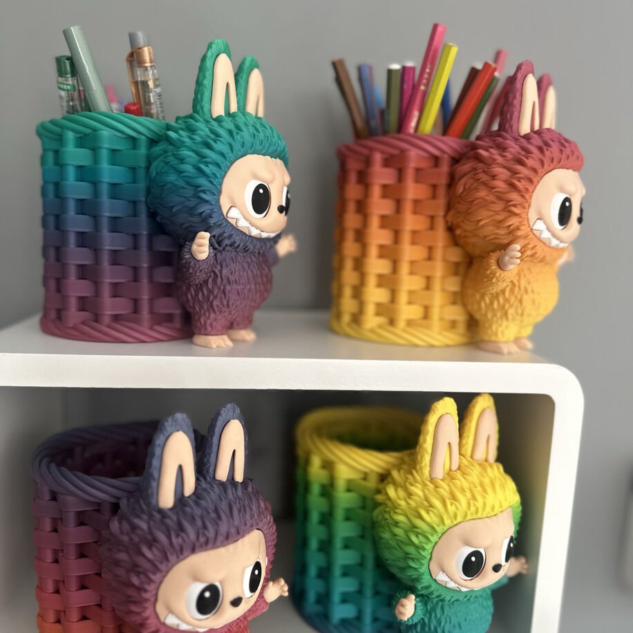 Labubu Gökkuşağı Kalemlik - Dekoratif ve Renkli Masaüstü Düzenleyici