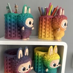 Labubu Gökkuşağı Kalemlik - Dekoratif ve Renkli Masaüstü Düzenleyici