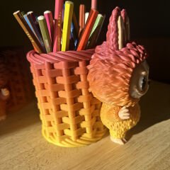 Labubu Gökkuşağı Kalemlik - Dekoratif ve Renkli Masaüstü Düzenleyici