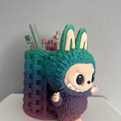 Labubu Gökkuşağı Kalemlik - Dekoratif ve Renkli Masaüstü Düzenleyici