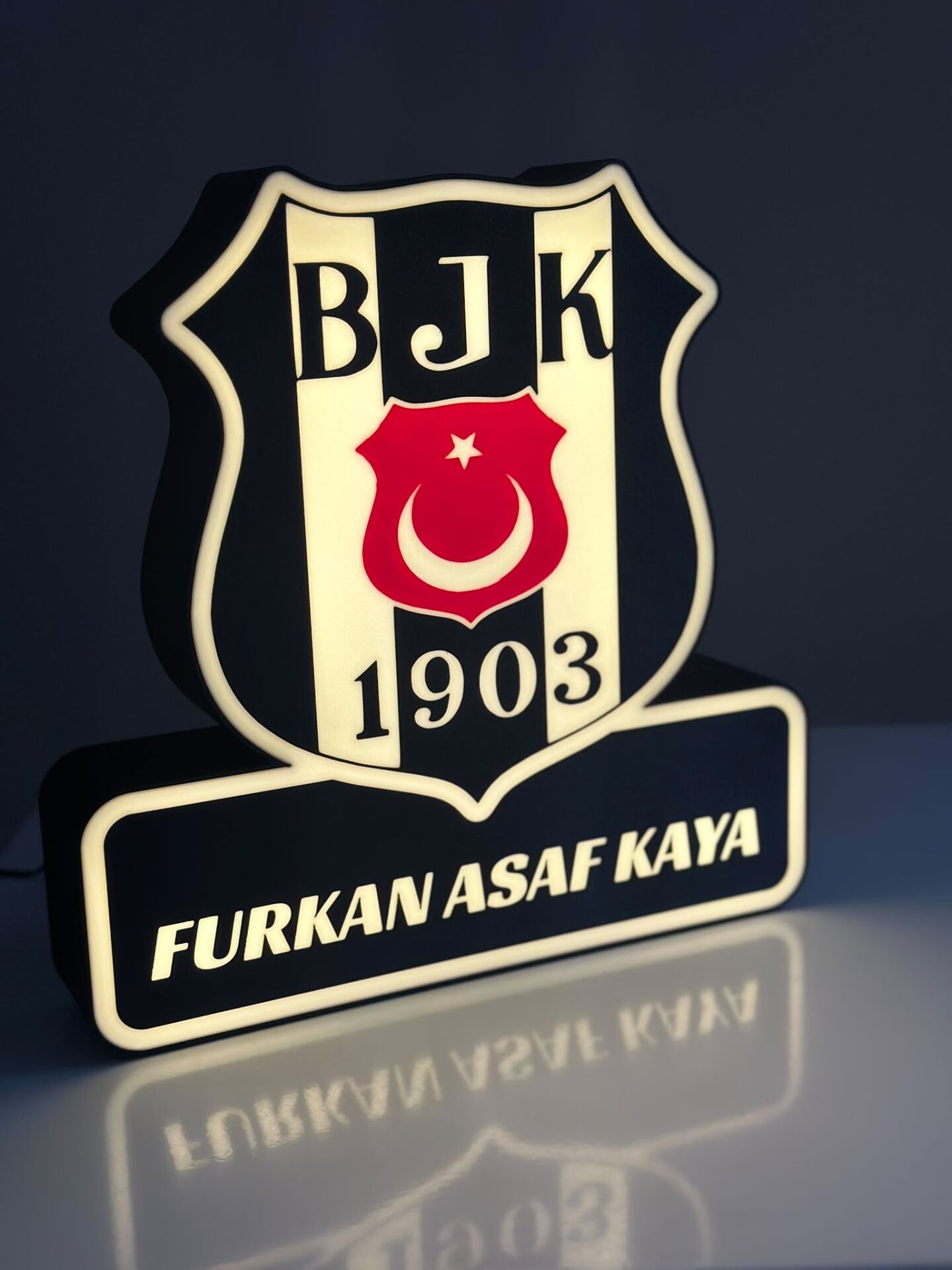 25X25 CM KİŞİYE ÖZEL BEŞİKTAŞ GECE LAMBASI ADAPTÖRLÜ (KUMANDASIZ)